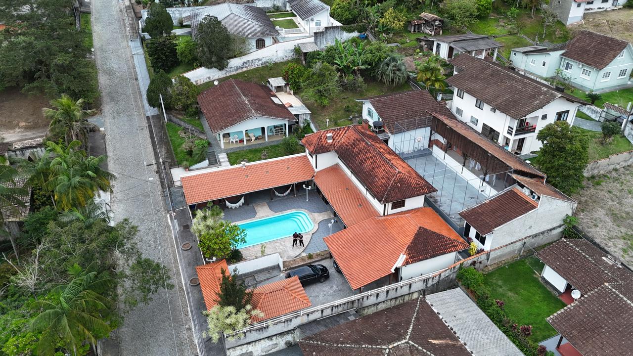 Vista aérea da estrutura do escritório Vinicios & Cardoso
